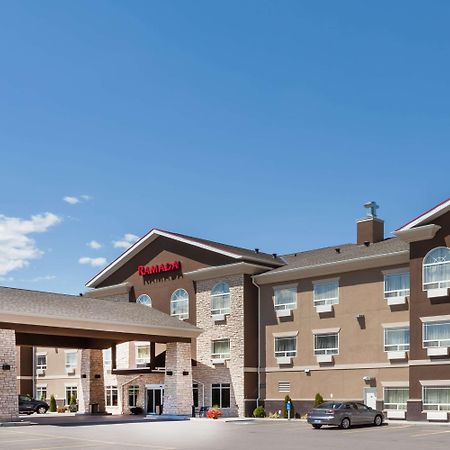 Ramada By Wyndham Creston Hotel Kültér fotó