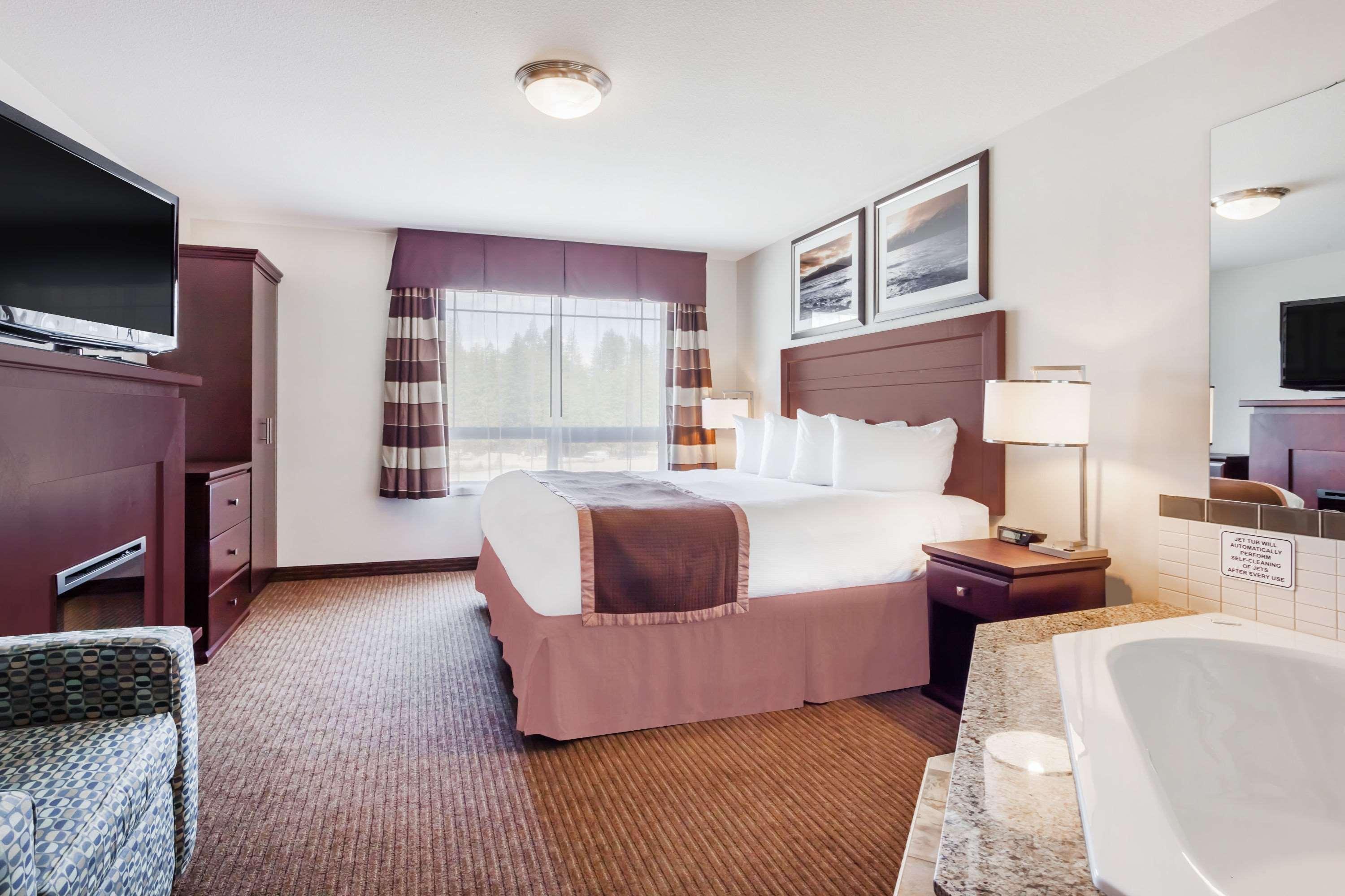 Ramada By Wyndham Creston Hotel Kültér fotó