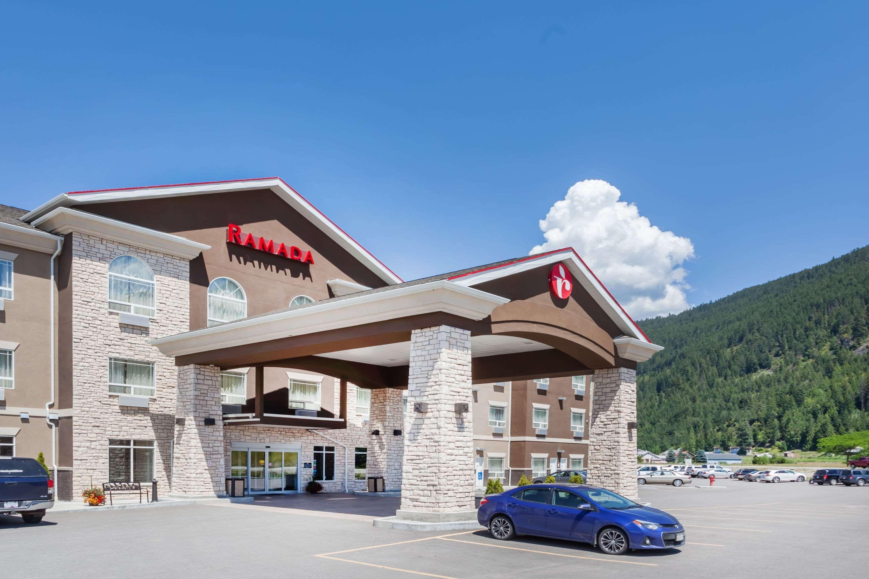 Ramada By Wyndham Creston Hotel Kültér fotó